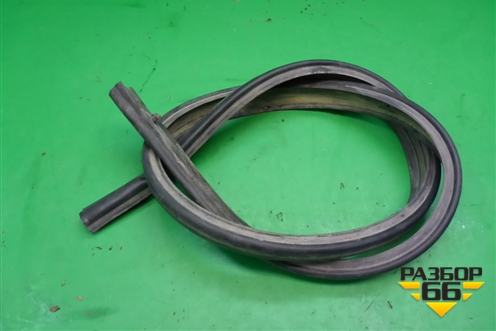 Уплотнитель капота (на решетку стеклоочистителей) для Hyundai Aсcent с 2000г (Акцент)