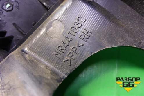 Накладка двери передней правой уголок (MR441632) для Mitsubishi Lancer-9  с 2003-2008г (Лансер)