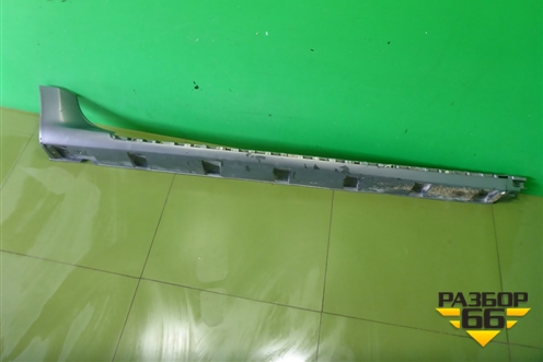 Накладка на порог наружная правая (768506677R) для Nissan Terrano с 2014г (Терано)