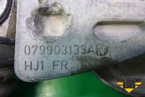 Кронштейн ролика натяжителя (4.2л BAR) (079903133A) для Volkswagen Touareg c 2002-2010г (Туарег)