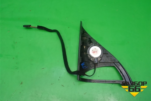 Накладка двери передней правой уголок (7L6837994) для Volkswagen Touareg c 2002-2010г (Туарег)