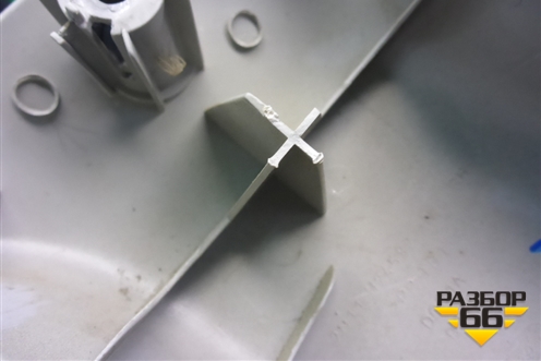 Обшивка стойки центральная верхняя правая (2N11N24582ANW) для Ford Fusion с 2002г (Фьюжн)