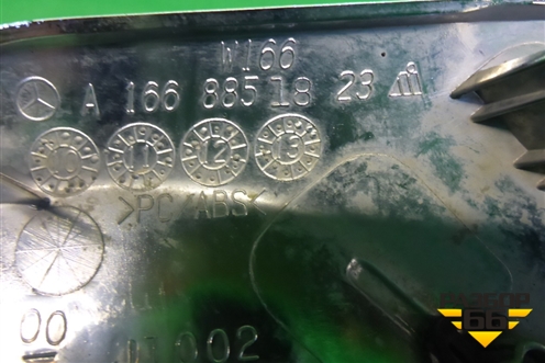 Заглушка в передний бампер (A1668851823) для Mercedes Benz ML-Klass W166 c 2011г (МЛ)