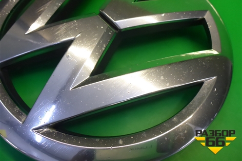 Эмблема в решетку радиатора (7P6853601) для Volkswagen Touareg с 2010-2018г (Туарег)