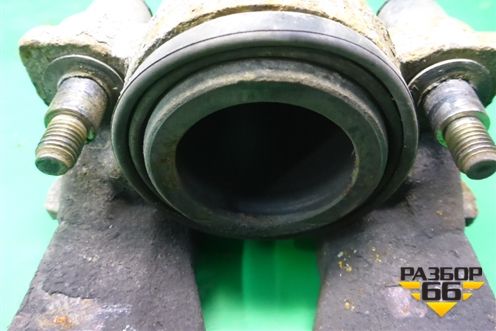 Суппорт передний правый для Skoda Octavia (А5) с 2004-2013г (Октавия)