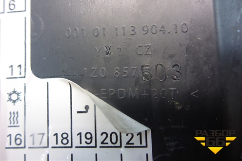 Накладка на торпедо (боковая левая) (1Z0857503) для Skoda Octavia (А5) с 2004-2013г (Октавия)