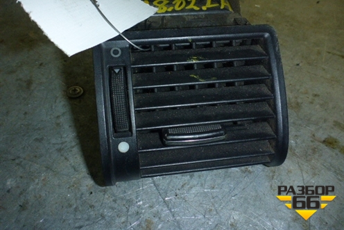 Дефлектор воздушный левый (верхний) (4D0820901) для Audi A8 с 1998-2003г (А8)