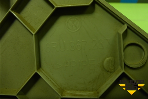 Обшивка стойки задняя верхняя левая (6RU867287) для Volkswagen Polo (седан) с 2010г (Поло)