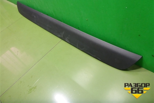 Накладка двери багажника (768020R070) для Toyota Rav-4 с 2018г (Рав 4)