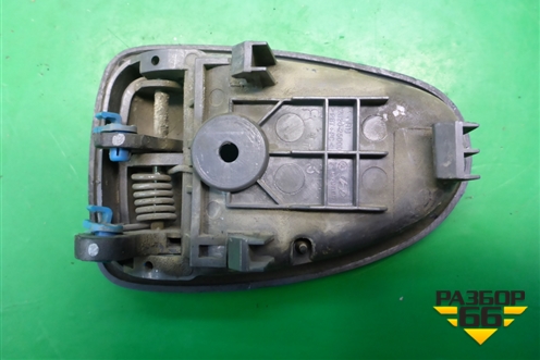 Ручка внутренняя двери задней правой (8262025000) для Hyundai Aсcent с 2000г (Акцент)