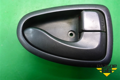 Ручка внутренняя двери задней правой (8262025000) для Hyundai Aсcent с 2000г (Акцент)