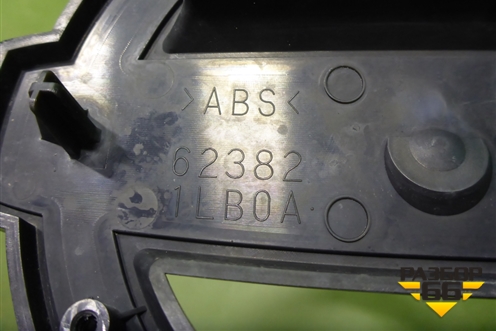 Эмблема (на решетку радиатора под камеру) (623821LB0A) для Nissan Patrol (Y62) с 2010г (Патрол)