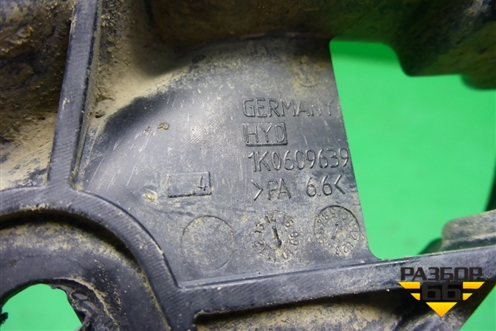 Кронштейн троса стояночного тормоза левый (1K0609639) для Volkswagen Jetta с 2010-2019г (Джетта)