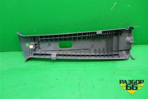 Обшивка стойки центральная верхняя левая (858223E000) для Kia Sorento I с 2002-2011г (Соренто 1)