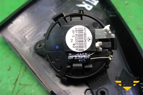 Накладка двери передней правой уголок (A2127200248) для Mercedes Benz E-Klass W212 с 2009-2016г (Е)