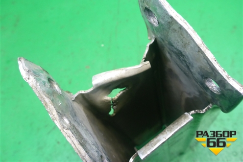 Кронштейн усилителя переднего бампера левый (A2126200995) для Mercedes Benz E-Klass W212 с 2009-2016г (Е)