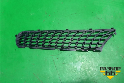 Решетка радиатора (левая верхняя после 2018г) (A2058881360) для Mercedes Benz C-Klass W205 с 2014г (Ц)