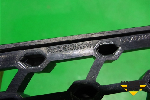 Решетка радиатора (левая верхняя после 2018г) (A2058881360) для Mercedes Benz C-Klass W205 с 2014г (Ц)