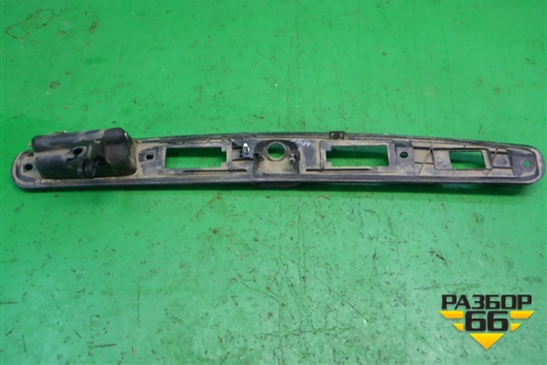 Накладка двери багажника (на подсветку номера) (05178321AG) для Dodge Journey с 2009г (Джорни)