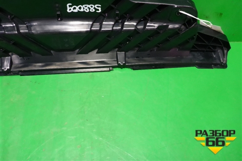 Кронштейн заднего бампера центральный (4M0807329) для Audi Q7 c 2015г (Ку 7)