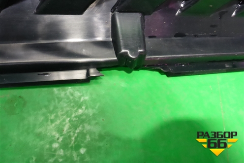 Кронштейн заднего бампера центральный (4M0807329) для Audi Q7 c 2015г (Ку 7)