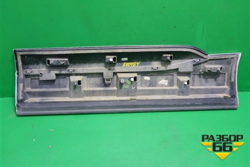 Накладка двери задней правой (4M0853970B) для Audi Q7 c 2015г (Ку 7)