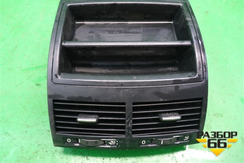 Дефлектор воздушный центральный (7L6857923) для Volkswagen Touareg c 2002-2010г (Туарег)