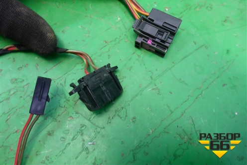 Проводка двери задней правой для Volkswagen Touareg c 2002-2010г (Туарег)