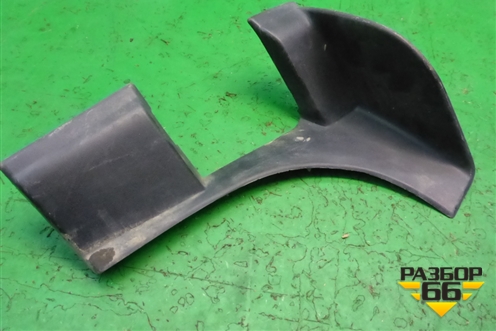 Накладка декоративная (на петлю двери багажника правая) (7L6867438E) для Volkswagen Touareg c 2002-2010г (Туарег)