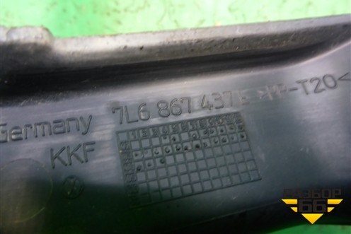 Накладка декоративная (на петлю двери багажника левая) (7L6867437E) для Volkswagen Touareg c 2002-2010г (Туарег)