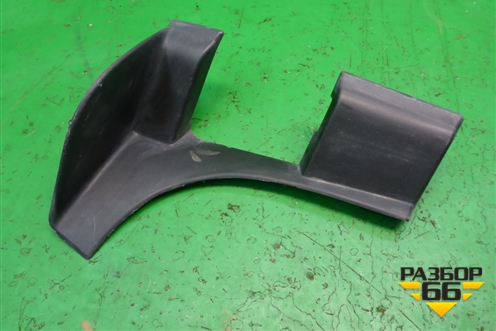 Накладка декоративная (на петлю двери багажника левая) (7L6867437E) для Volkswagen Touareg c 2002-2010г (Туарег)