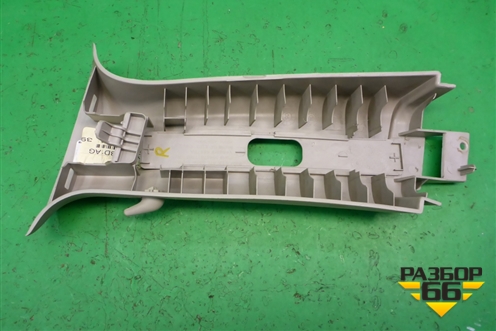 Обшивка стойки центральная верхняя правая (0UM14BD1AG) для Dodge Magnum с 2003-2008г (Магнум)