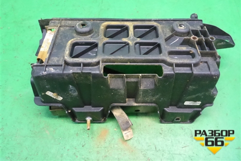 Площадка под аккумулятор (05112061AC) для Dodge Magnum с 2003-2008г (Магнум)