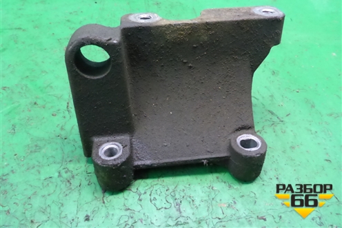 Кронштейн двигателя правый (04578048AA) для Dodge Magnum с 2003-2008г (Магнум)