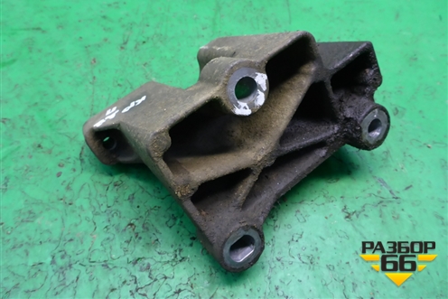 Кронштейн двигателя правый (04578048AA) для Dodge Magnum с 2003-2008г (Магнум)