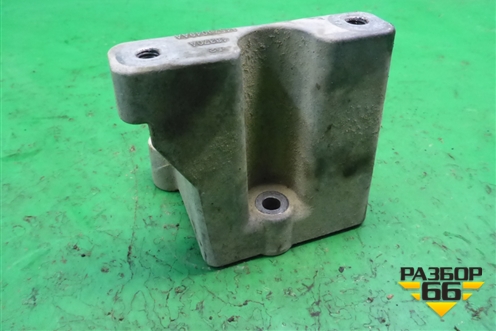 Кронштейн двигателя левый (04578049AA) для Dodge Magnum с 2003-2008г (Магнум)