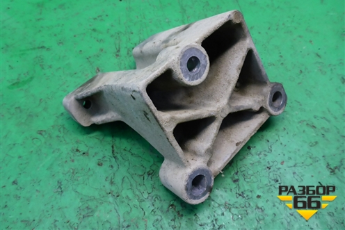 Кронштейн двигателя левый (04578049AA) для Dodge Magnum с 2003-2008г (Магнум)