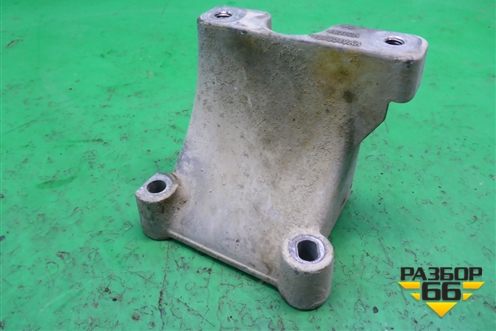 Кронштейн двигателя левый (04578049AA) для Dodge Magnum с 2003-2008г (Магнум)