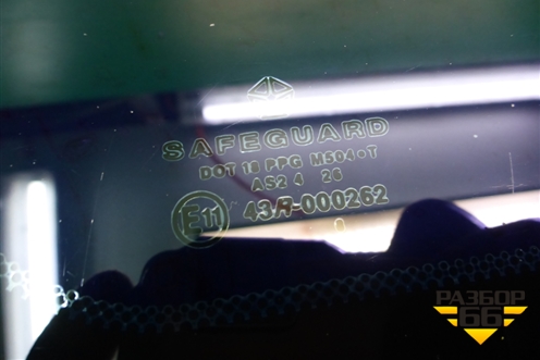 Стекло глухое левое для Dodge Magnum с 2003-2008г (Магнум)