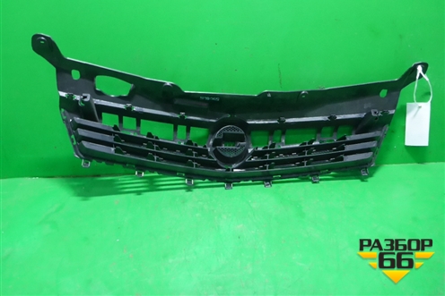 Решетка радиатора (после 2007г 5-ти дверный кузов дубликат новая) для Opel Astra H с 2004-2015г (Астра Аш)