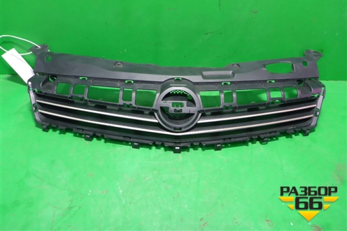Решетка радиатора (после 2007г 5-ти дверный кузов дубликат новая) для Opel Astra H с 2004-2015г (Астра Аш)