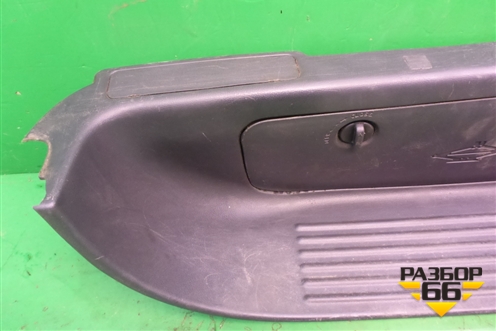 Накладка на порог наружная правая на подножку (передняя) (858724H000) для Hyundai Grand Starex с 2007-2021г (Гранд Старекс)