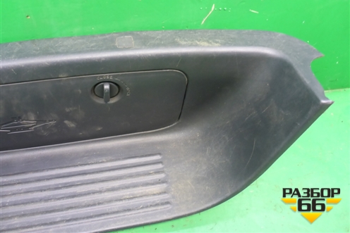 Накладка на порог наружная правая на подножку (передняя) (858724H000) для Hyundai Grand Starex с 2007-2021г (Гранд Старекс)