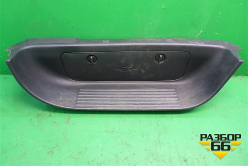 Накладка на порог наружная правая на подножку (передняя) (858724H000) для Hyundai Grand Starex с 2007-2021г (Гранд Старекс)