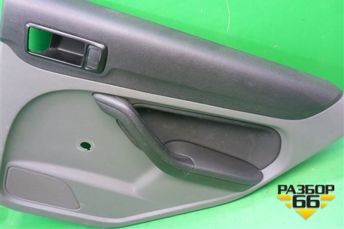 Обшивка двери задней правой под механику (4M51A27406F) для Ford Focus 2 с 2008-2011г (Фокус)