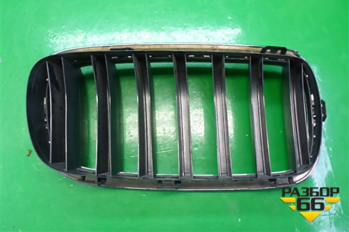 Решетка радиатора левая (7316053) для BMW X5 F15 с 2013г (Х5 Ф15)