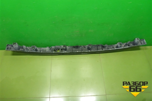 Кронштейн заднего бампера центральный (4M0807458) для Audi Q7 c 2015г (Ку 7)