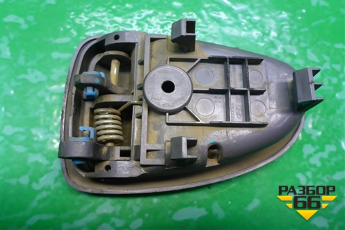 Ручка внутренняя двери задней правой (8262025000) для Hyundai Aсcent с 2000г (Акцент)