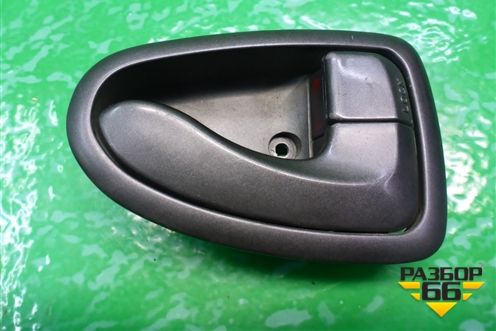 Ручка внутренняя двери задней правой (8262025000) для Hyundai Aсcent с 2000г (Акцент)