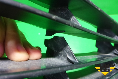 Решетка в передний бампер центральная (531120K190) для Toyota Fortuner с 2016г (Фортунер)